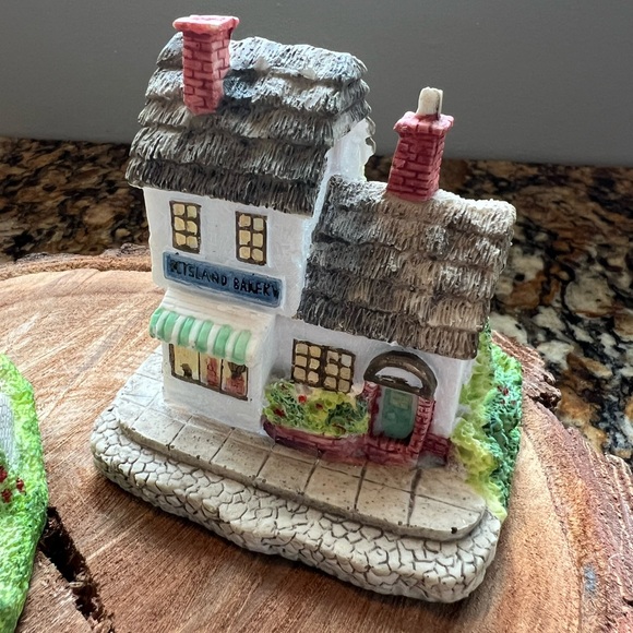 Hand Painted Cottages - Picture 2 of 16